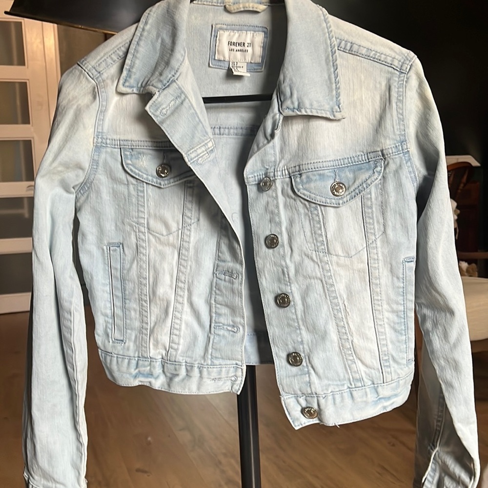 Forever 21 cropped denim light wash jacket
